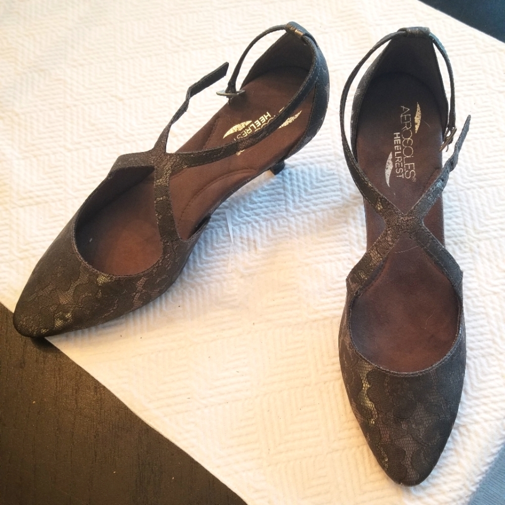 Aerolsoles closed-toe pumps 9.5